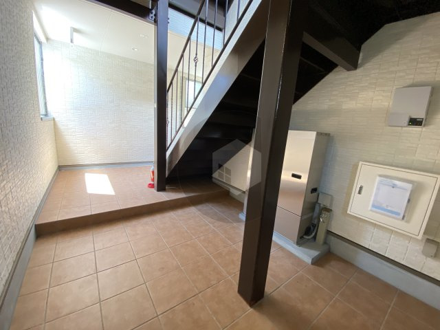 KTIレジデンス河内花園のロビー