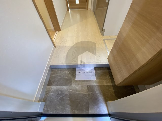 KTIレジデンス河内花園の玄関