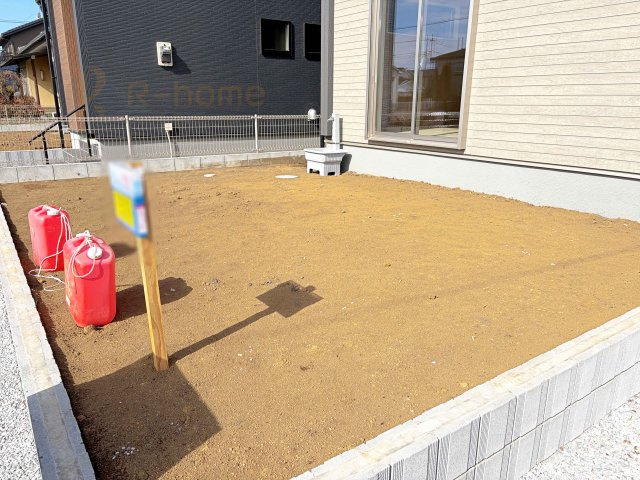 結城郡八千代町東原　新築戸建て　2号棟の庭|お家時間を満喫できる日当たりの良いお庭！立水栓付きで洗車や水やりもラクラク♪