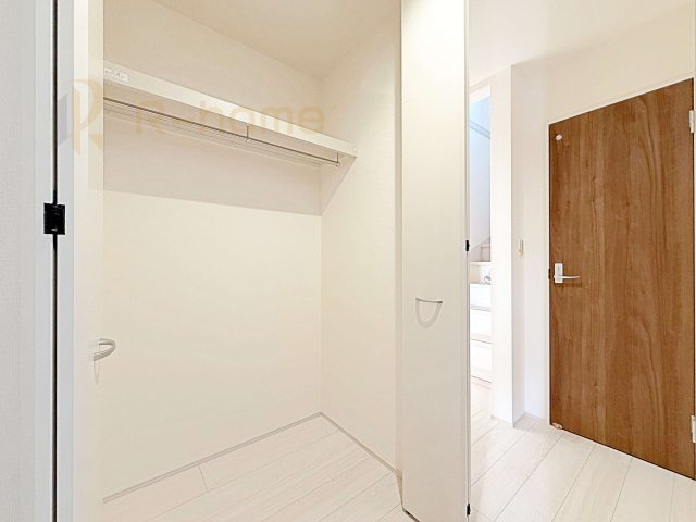 結城郡八千代町東原　新築戸建て　2号棟の収納|1階ホールに便利なファミリークローゼット付き！家族で活用できる嬉しい収納スペース♪