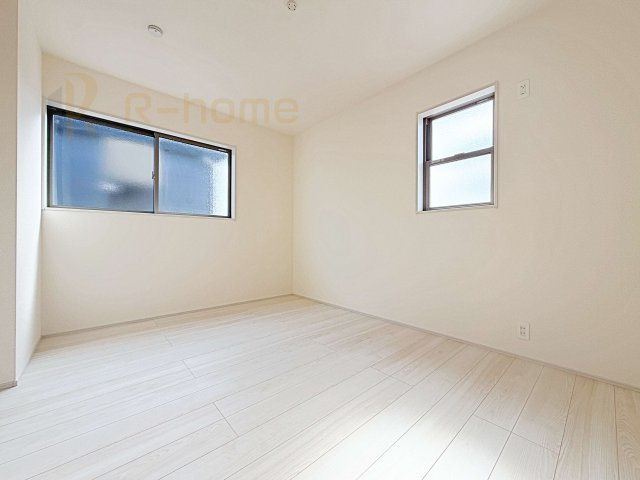 結城郡八千代町東原　新築戸建て　2号棟の洋室|2面窓の風通しの良い洋室です♪差し込む暖かな陽当たりで、室内がくつろげる空間に早変わりです♪