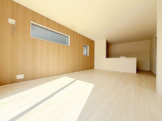 結城郡八千代町東原　新築戸建て　2号棟の居間・リビング|広くて明るいＬＤＫ♪ ゆったりくつろげるリビングスペースで、ご家族皆様の笑顔が溢れます。