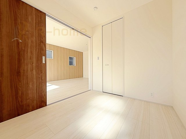 結城郡八千代町東原　新築戸建て　2号棟の洋室|1階洋室はゲストルーム、キッズスペースとしても利用可能♪
開放してリビングと繋げればゆとりの大空間！