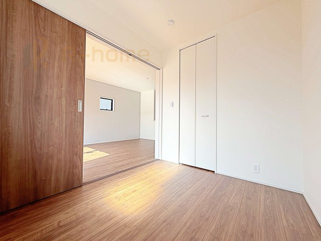 結城郡八千代町東原　新築戸建て　3号棟の洋室|1階洋室はゲストルーム、キッズスペースとしても利用可能♪
開放してリビングと繋げればゆとりの大空間！