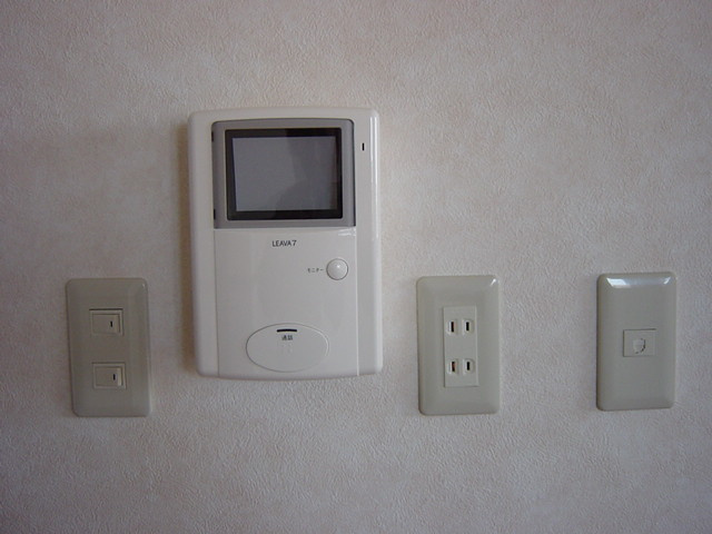 ロイヤルヒルズ上野のセキュリティ|カメラ付インターホン（イメージ）