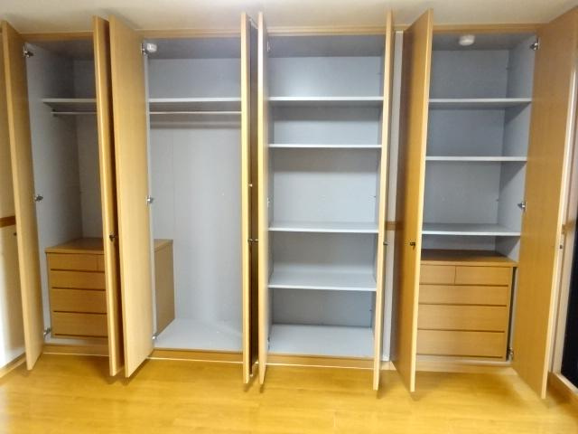 ロイヤルヒルズ上野の収納|洋室1収納（イメージ）