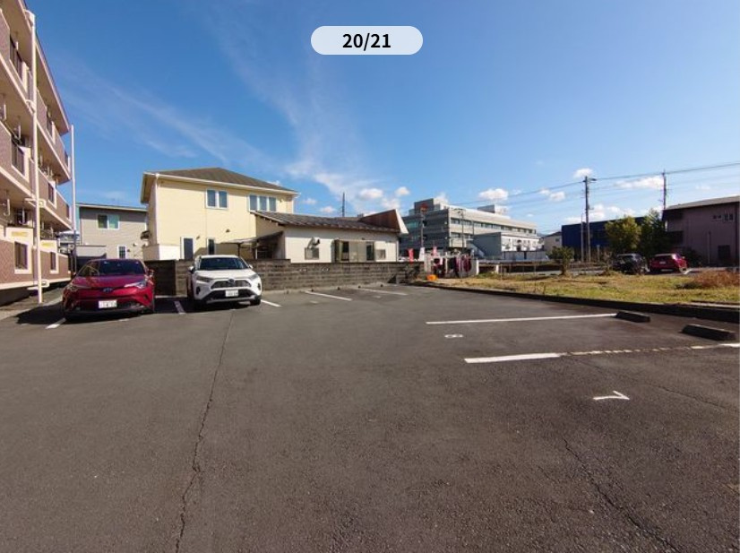 シンセアーノーブルの駐車場