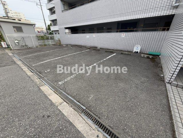 メゾンド針中野の駐車場