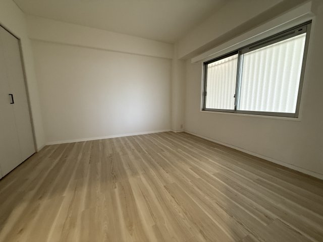 山手台ハイツの洋室