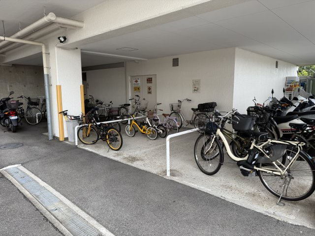 山手台ハイツの駐輪場