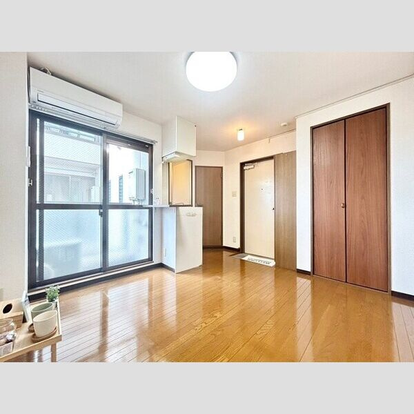 シマダマンションの居間・リビング