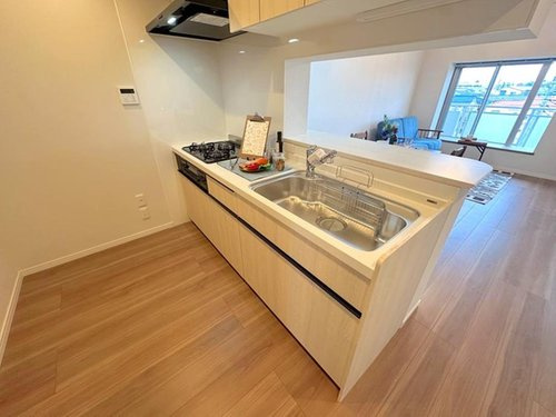 コスモ志木ホワイトコートのキッチン|会話の弾む対面式キッチン