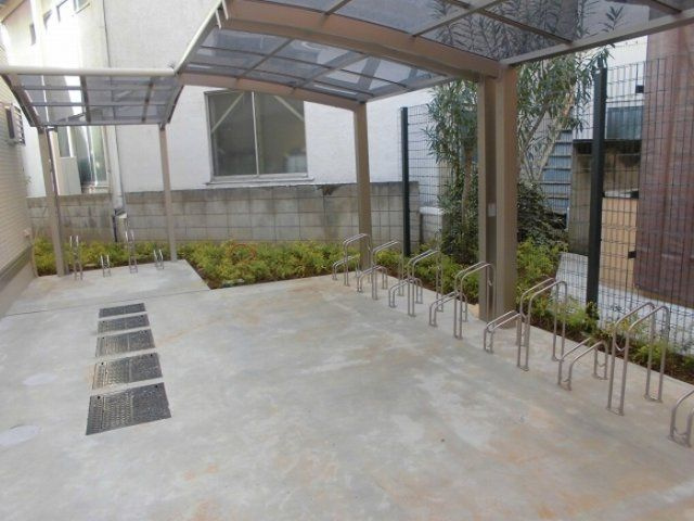 メゾンクレール墨田の駐車場