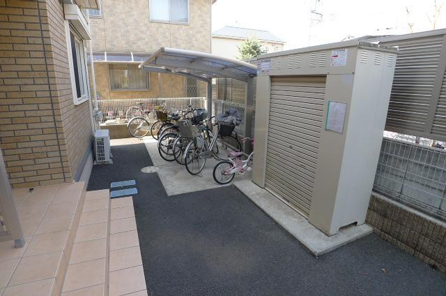 シャルマンおおたかの森のエントランス