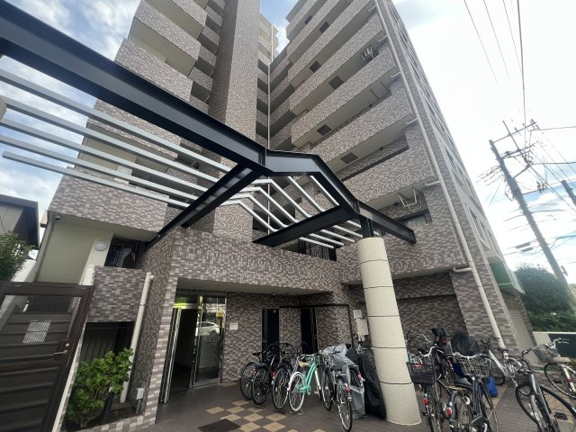 駅２分のペット可。なんで！？【レゾンロイヤル相模大塚】の外観|落ち着いた雰囲気の外観です