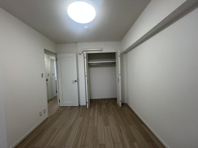 駅２分のペット可。なんで！？【レゾンロイヤル相模大塚】の洋室|明るい洋室です