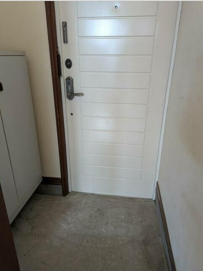 メグミハイツの玄関