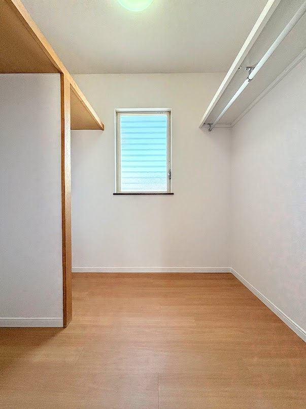 泉区領家1　中古戸建ての収納|◆荷物の多い方には嬉しい収納スペースです。季節物やスーツの収納等にピッタリです。