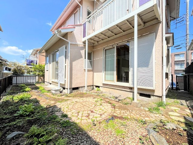 泉区領家1　中古戸建ての庭|◆お手入れのしやすいちょうどよいサイズ感のお庭付き。植栽や家庭菜園等多目的にご利用いただけるプライベート空間。