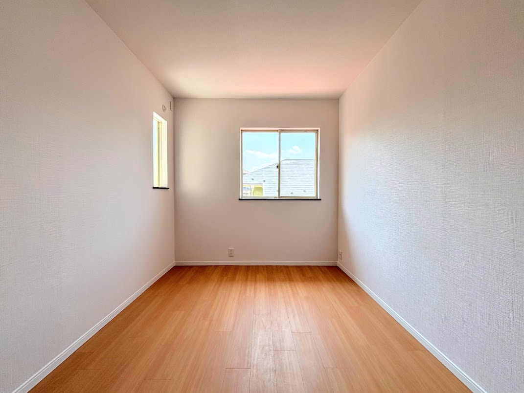 泉区領家1　中古戸建ての洋室|◆気持ちの良い風が室内へ入り込む居室。家具を配置しても広々ご利用いただけます！！