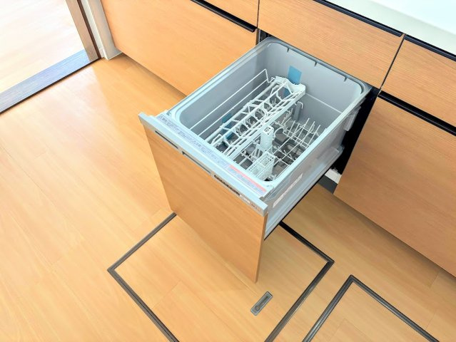 泉区領家1　中古戸建ての設備|◆食後の食器洗いは食洗機にお任せ！ご家族と団らんの時間を。家事の時短に効果大の食洗器付き。高温洗浄、節水効果もございます。