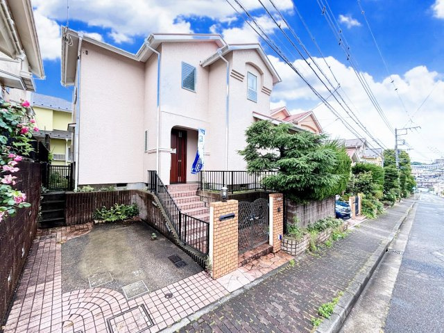 泉区領家1　中古戸建ての前面道路含む現地写真|◆前面道路も幅員があり車の運転も安心！前面道路は閑静な住宅地。車通りの少ない道路です。お子様にも安心です。