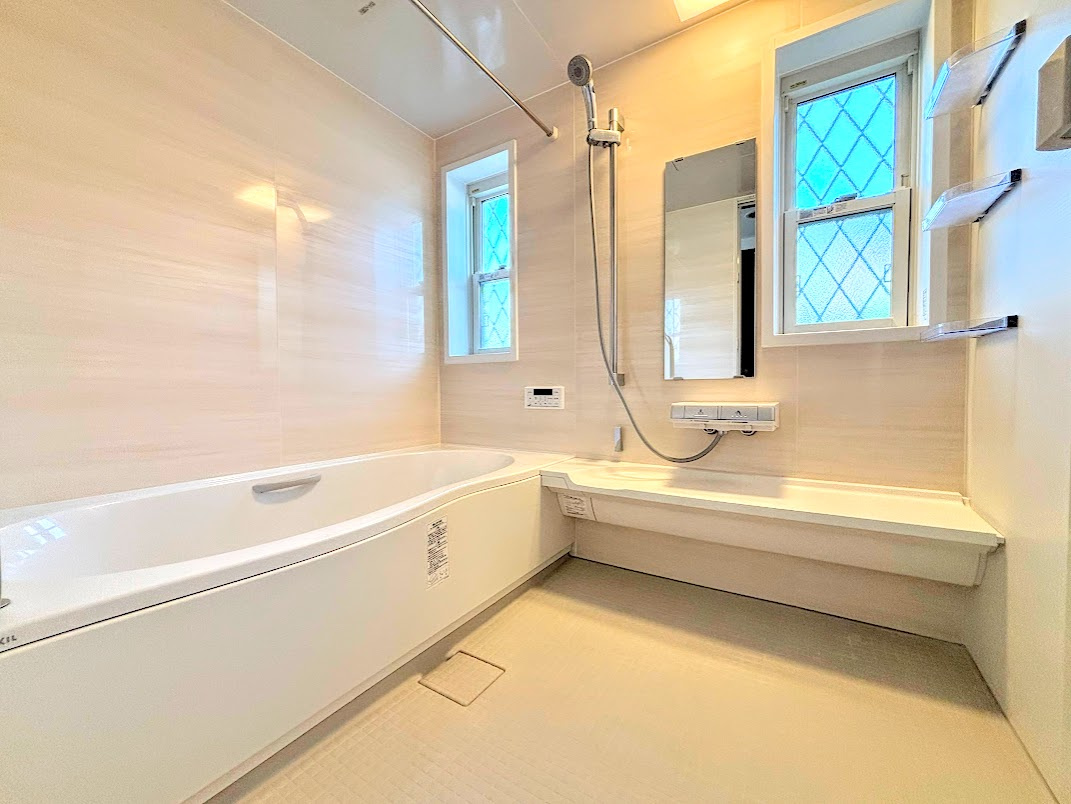 泉区領家1　中古戸建ての浴室|◆お子様と一緒にバスタイムを楽しめる広々空間。浴室乾燥機付で心地よいバスタイムを実現します。