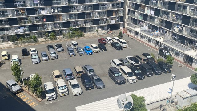 明石ハウス弐号棟の駐車場|カースペースがあります