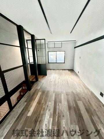 鉄と塗り壁の再生長屋の洋室|2階洋室