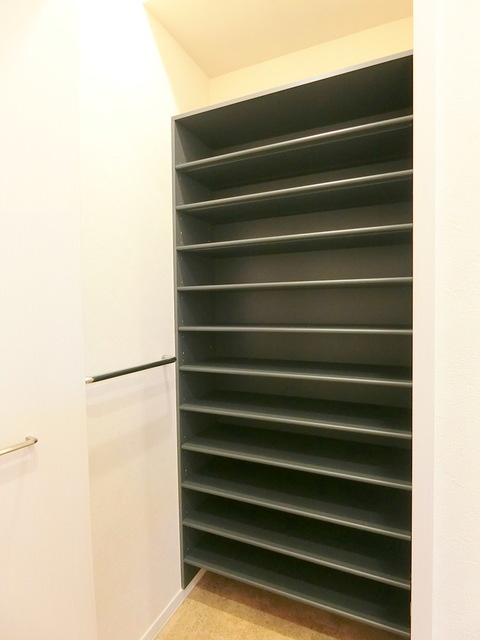 Revision国分寺の玄関