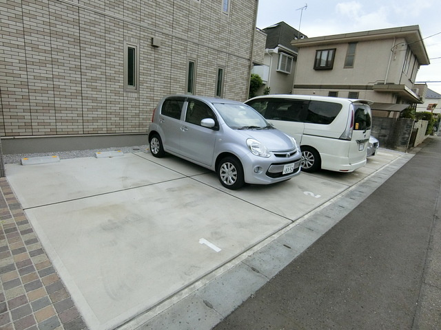 Revision国分寺の駐車場