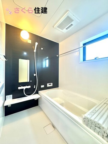 第1小山城西　１号棟の浴室|梅雨の時期は大活躍の浴室乾燥機！家族の数だけ増える洗濯物もしっかり乾かせます