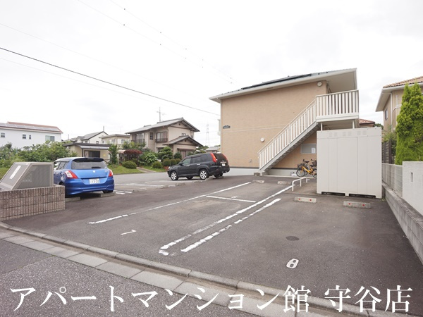 エクセランの駐車場