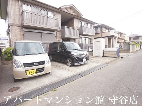 T-Roomの駐車場