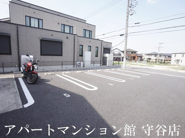 グランメゾン松ヶ丘Aの駐車場