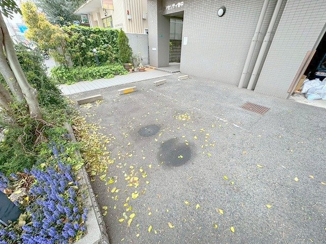 シンセリティ野中の駐車場