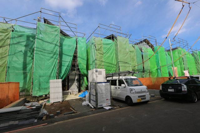 【Blooming Garden】東久留米市花小金井下里の外観|太陽光発電を積載したエコ住宅。日々の電気代を抑えながら、再生可能エネルギーを活用できる持続可能な暮らし。将来的な資産価値としても注目されています。
