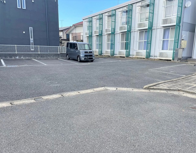 レオパレス中山の駐車場|画像5