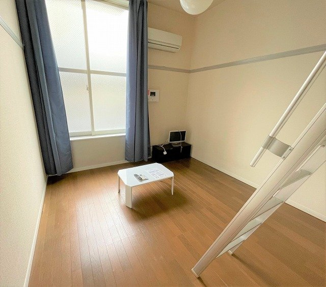 レオパレス中山の寝室