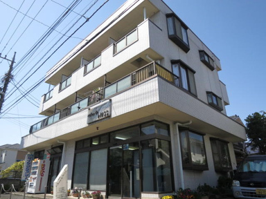 鉄骨造３階建てマンション