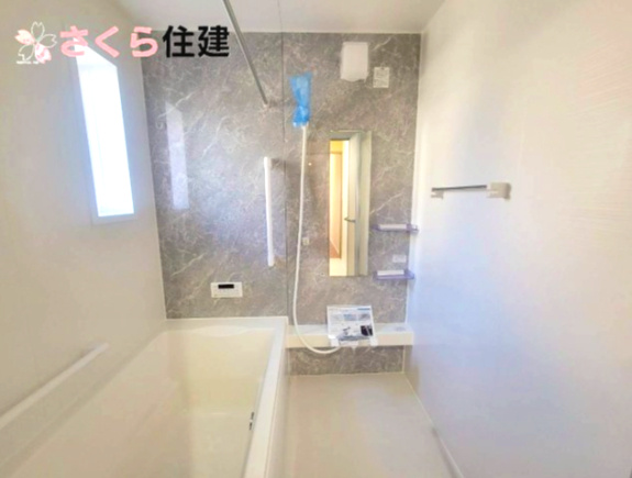 いろどりアイタウン那須塩原市西幸町23-P1　1号棟の浴室|1坪タイプの浴室は、浴室暖房乾燥機付きなので冬は暖かく、雨の多い時期はお洗濯の乾燥に大活躍です◎