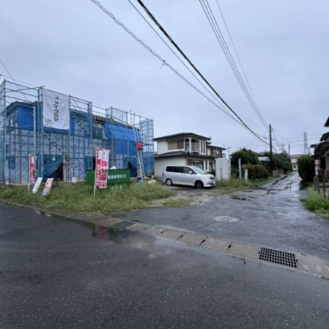 いろどりアイタウン那須塩原市西幸町23-P1　1号棟の前面道路含む現地写真|日陰になる心配はありませんね♪