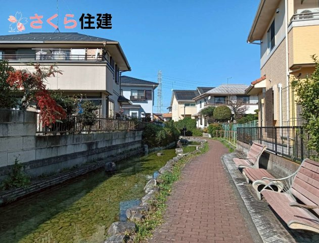 宇都宮市越戸町の周辺|車が通らないせせらぎ通りが小学校の通学路になっているので、安心です◎