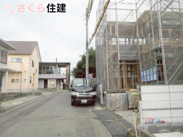 宇都宮市越戸町の前面道路含む現地写真|駐車場は並列で2台駐車が可能です◎前面道路は6ｍで駐車の際も安心です♪