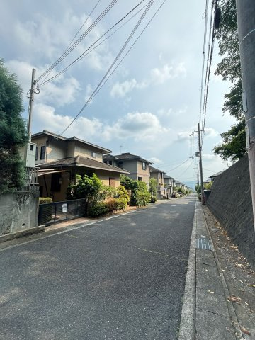 岩出市西安上　中古戸建の前面道路含む現地写真