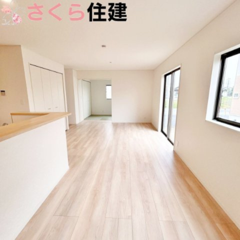 那須塩原市豊浦南町第4　2号棟の居間・リビング|広々＆日当たり良好です！