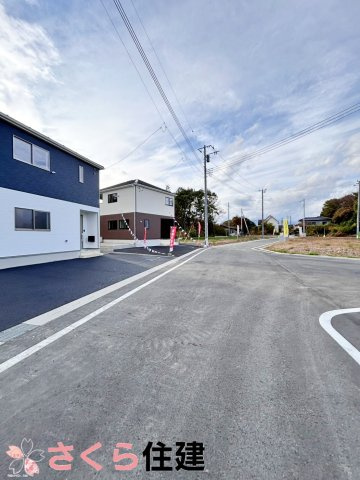 那須塩原市豊浦南町第4　2号棟の前面道路含む現地写真|前面道路は6ｍありますので車のすれ違い時も安心です