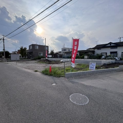 那須塩原市石林第1　2号棟の前面道路含む現地写真|日当たり良好物件です！
