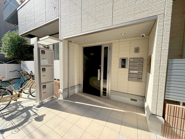 D-room 司のエントランス