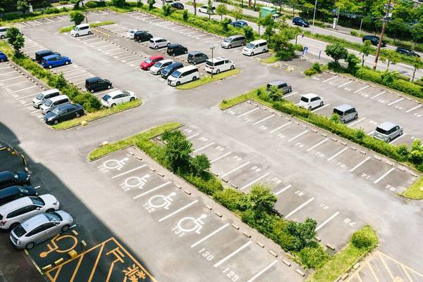 ビレッジハウス香椎浜タワー1号棟の駐車場